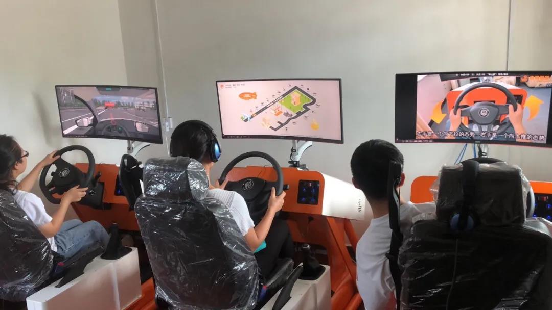 ​安顺公教驾校“机器人教练”上岗，开启智能学车新时代！